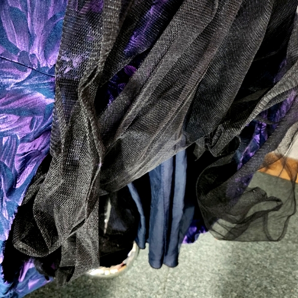 Monique Lhuillier Gown Floral Jacquard Cut Out Back Tena Amethyst Size 8 - Picture 14 of 17